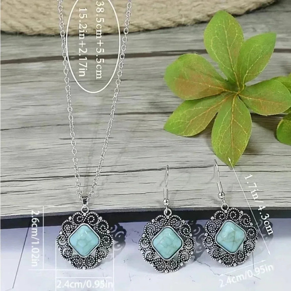 Vintage Silver Turquoise Charm Necklace - Picture 2 of 2